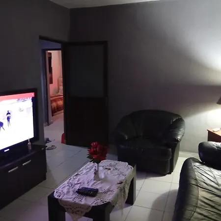 Just Chek-inn, 2 Bedroom Flat * טיראנה
