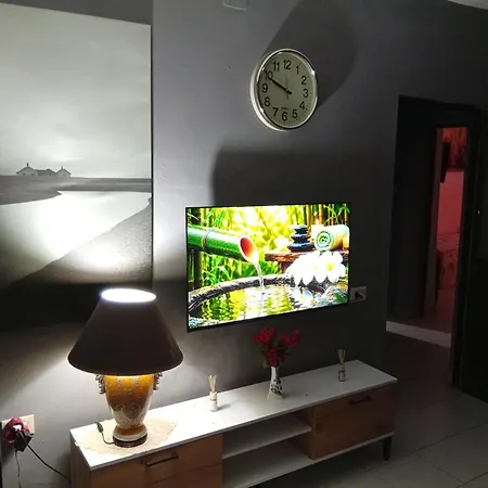 Just Chek-inn, Apartmán Tirana